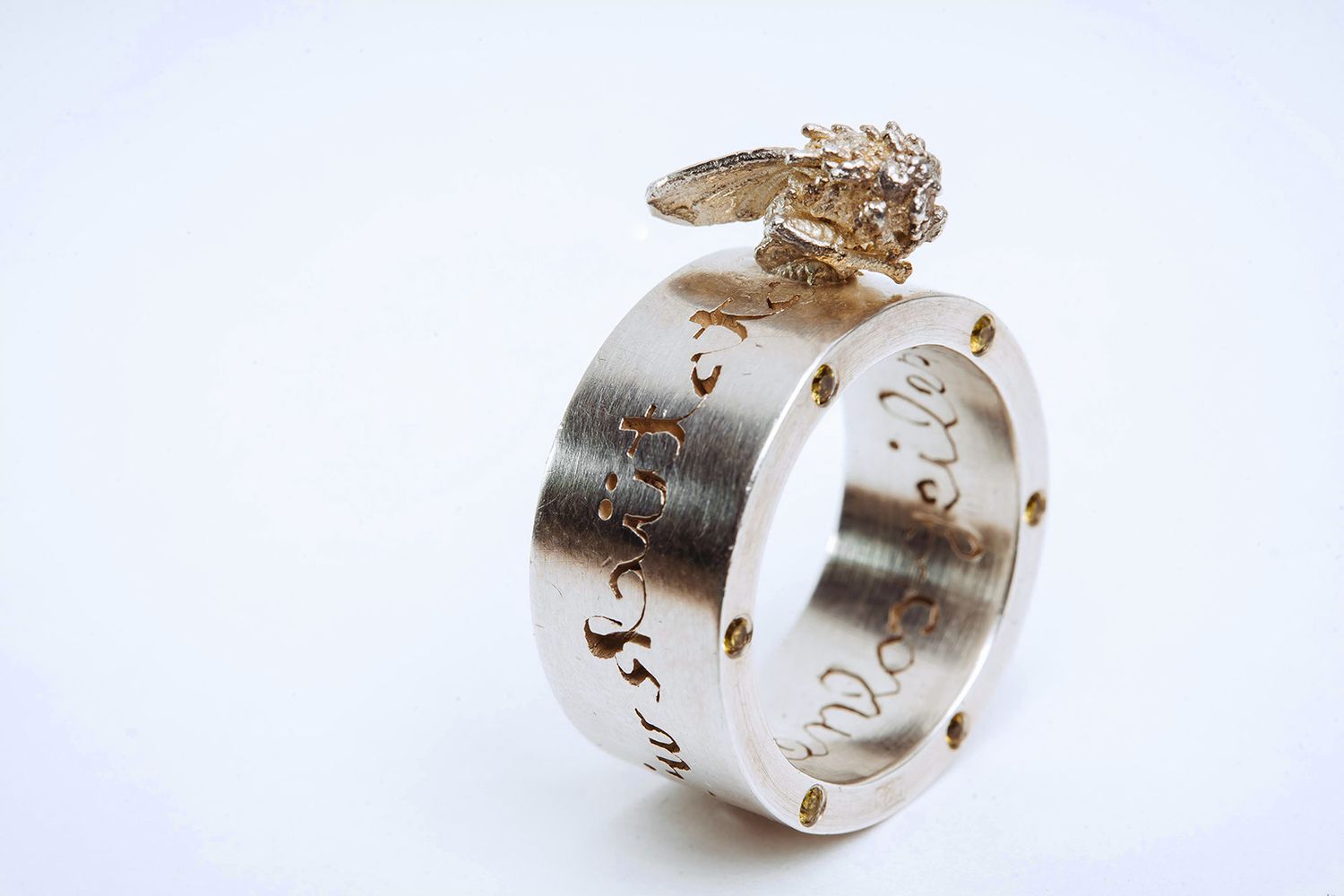 Partnerring, Ehering aus 925er Silber mit Schmuck-Insekt (Fliege) und gelben Saphiren